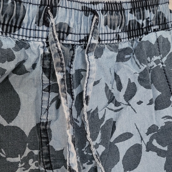 Karen Scott Chambray Cotton Drawstring Printed Shorts - Picture 3 of 9
